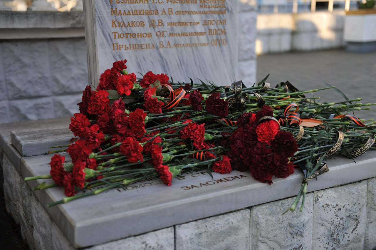 В Евпатории сотрудники полиции и кадеты почтили память погибших при высадке Евпаторийского десанта в годы Великой отечественной войны